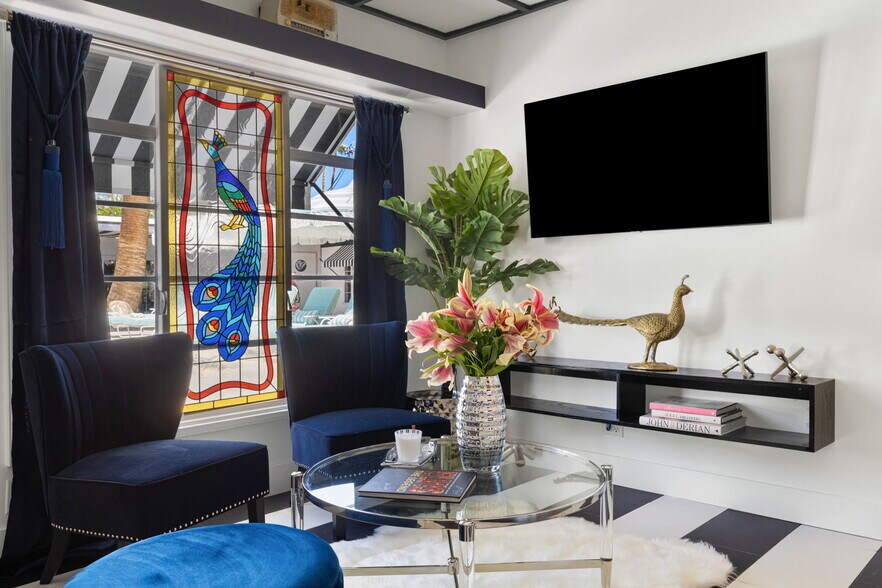 More Photos Of 120 W Vereda Sur, Palm Springs Hotel For Sale