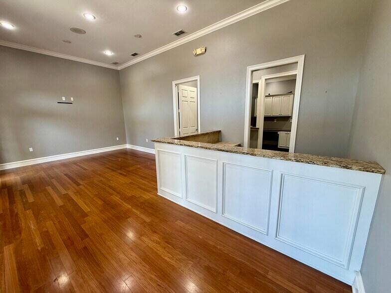 More Photos Of 641 S Broadway Ave, Tyler Unknown For Lease