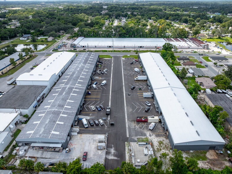 More Photos Of 325-395 Commercial St, Casselberry Unknown For Lease