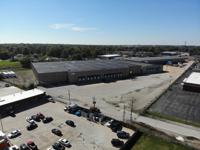 Primary Photo Of 1310 N McKinley Ave, Champaign Warehouse For Lease