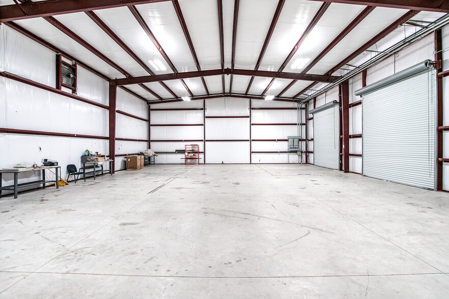 More Photos Of 15106 Chaplin St, Houston Warehouse For Lease