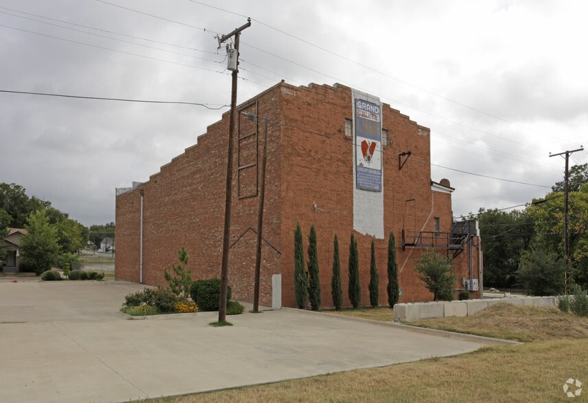 More Photos Of 1100 Fabons St, Fort Worth Religious Facility For Sale