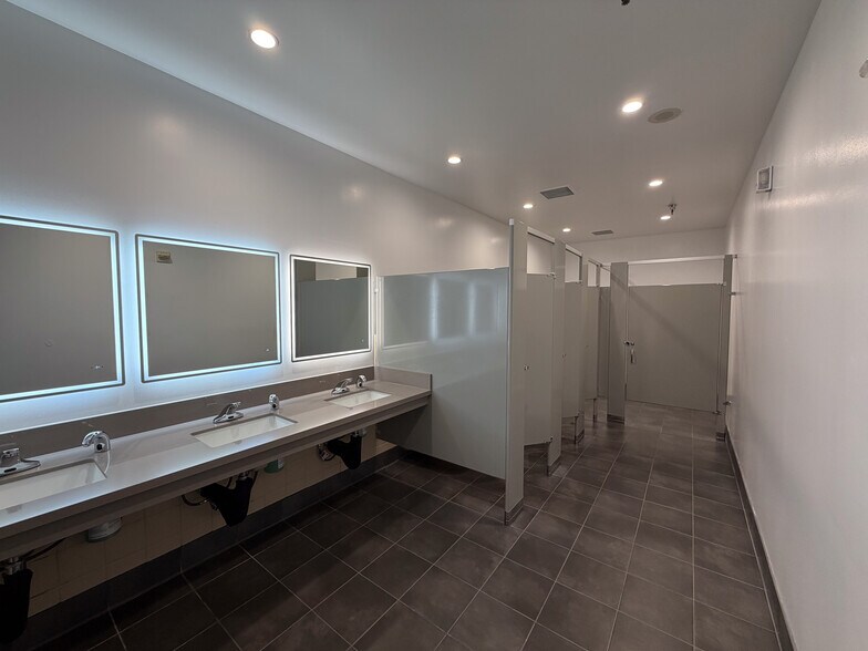 More Photos Of 2099 S State College Blvd, Anaheim Office For Lease