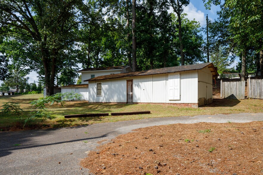 More Photos Of 100-102 Twin Acres Dr, Fayetteville Apartments For Sale