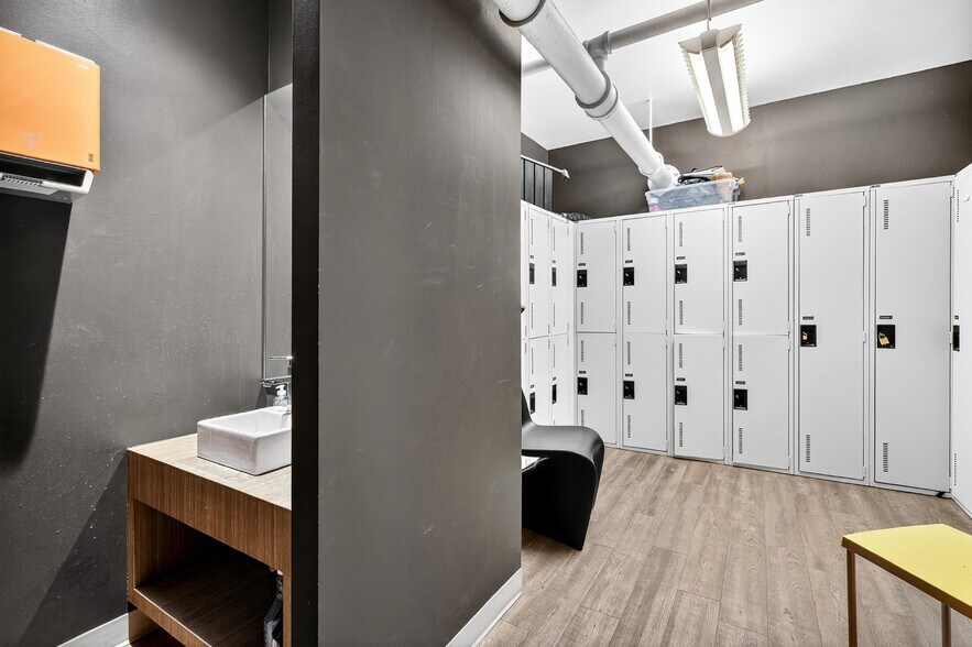 More Photos Of 1200 Rue Atateken, Montréal Storefront Retail Residential For Sale