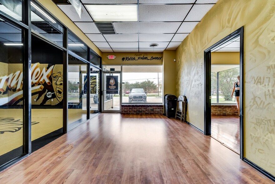 More Photos Of 203 E Main St, Forney Freestanding For Sale