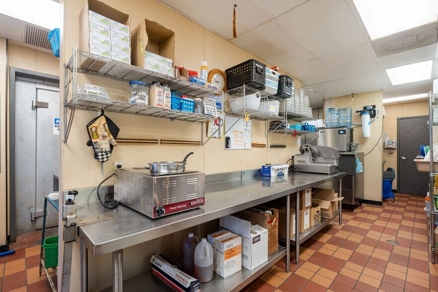 More Photos Of 1138 Yellowstone, Pocatello Restaurant For Sale