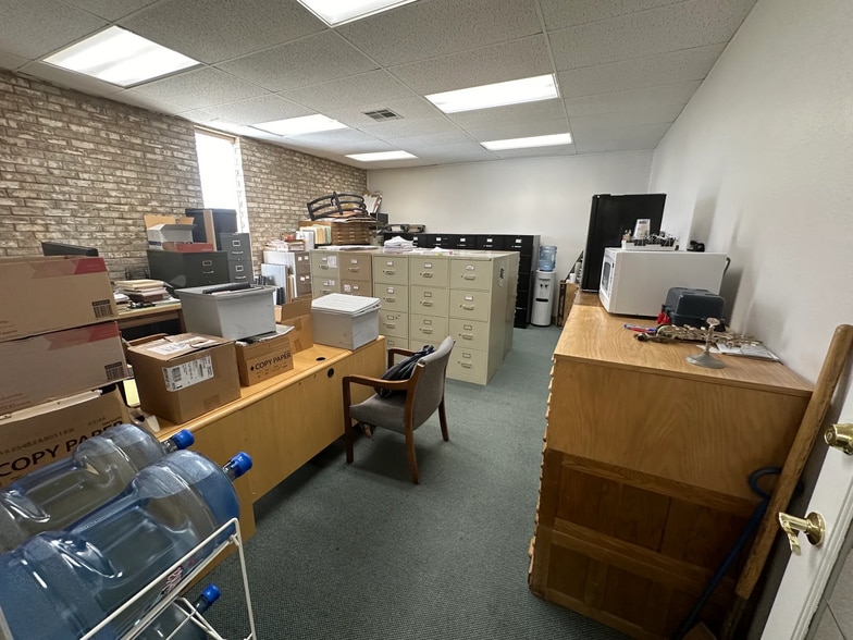 More Photos Of 2800 NW 36th St, Oklahoma City Office For Lease