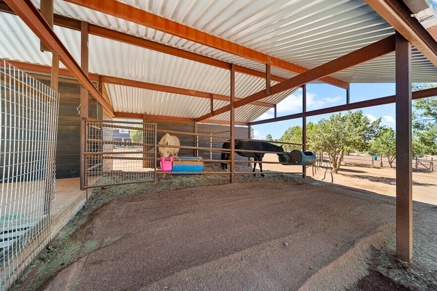 More Photos Of 7056 Bustin Dutch Trl, Show Low Multifamily For Sale