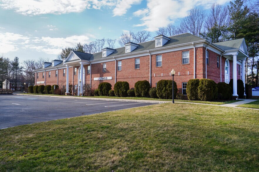 More Photos Of 740 Broad St, Shrewsbury Office For Lease