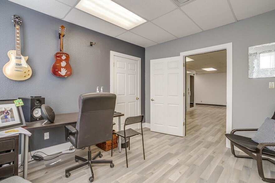 More Photos Of 1434 N Main St, Fort Worth Storefront Retail Office For Lease