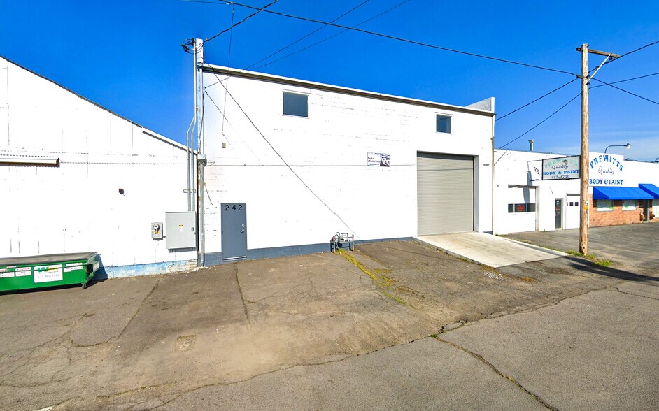 More Photos Of 242/284/292 Market St, Klamath Falls Manufacturing For Sale