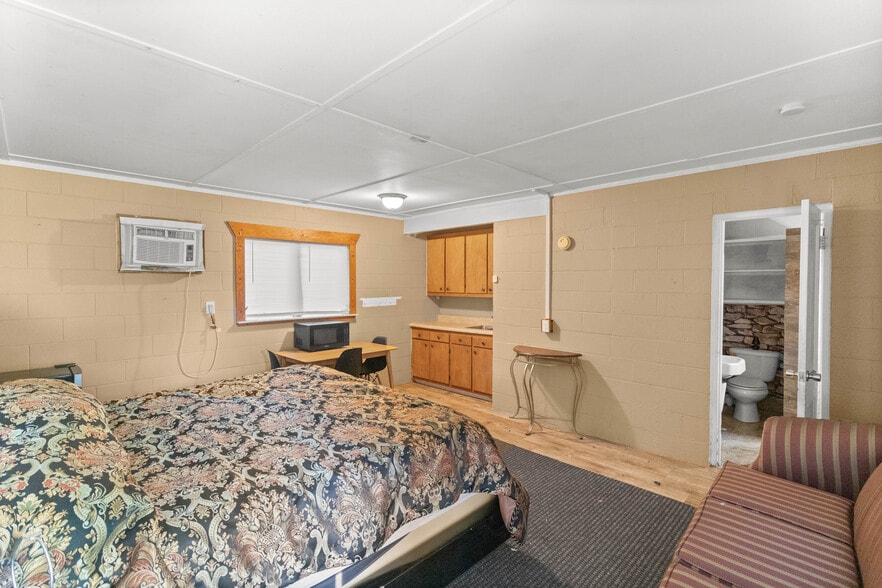 More Photos Of 5620 Bertsville Rd, Lady Lake Hotel For Sale
