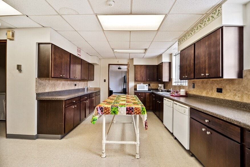 More Photos Of 8231 S South Shore Dr, Chicago Schools For Sale