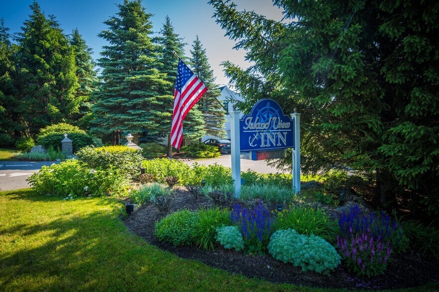 More Photos Of 886 Commercial St, Rockport Hotel For Sale