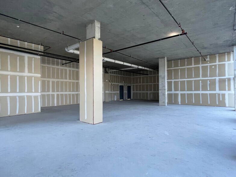More Photos Of 10450 NW 33rd St, Doral Office For Sale