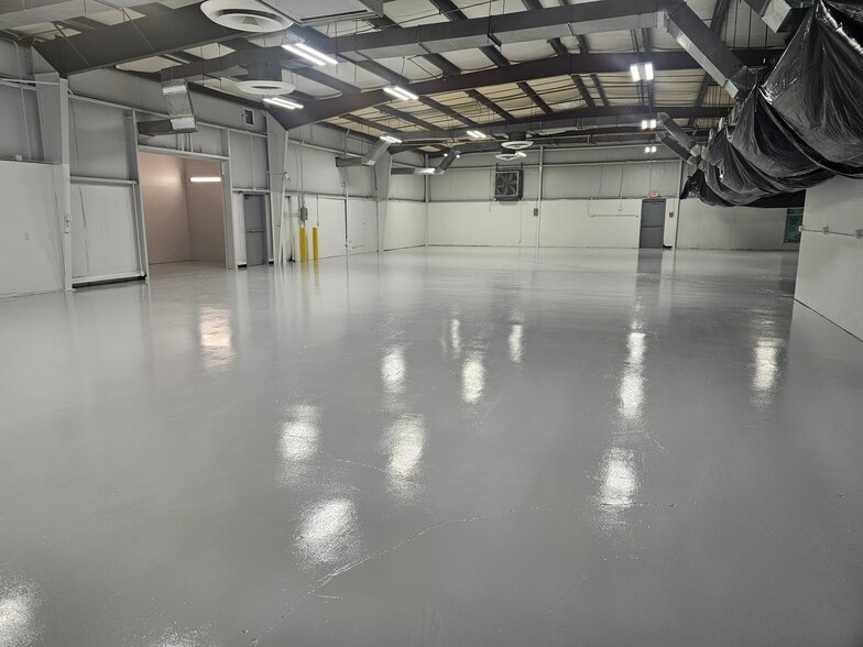 More Photos Of 3111 Hanover Rd, Johnson City Light Manufacturing For Lease