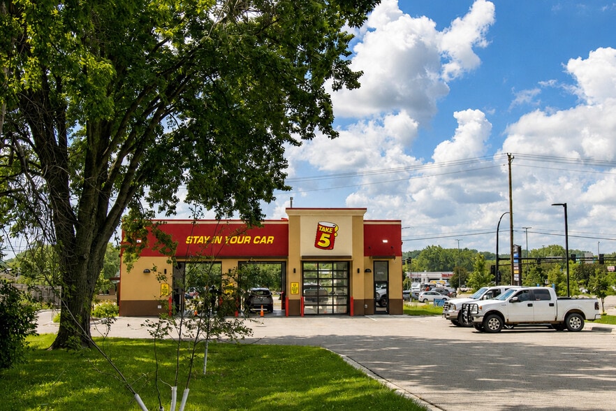 More Photos Of 55th Street NW & Chateau Road, Rochester Auto Repair For Sale