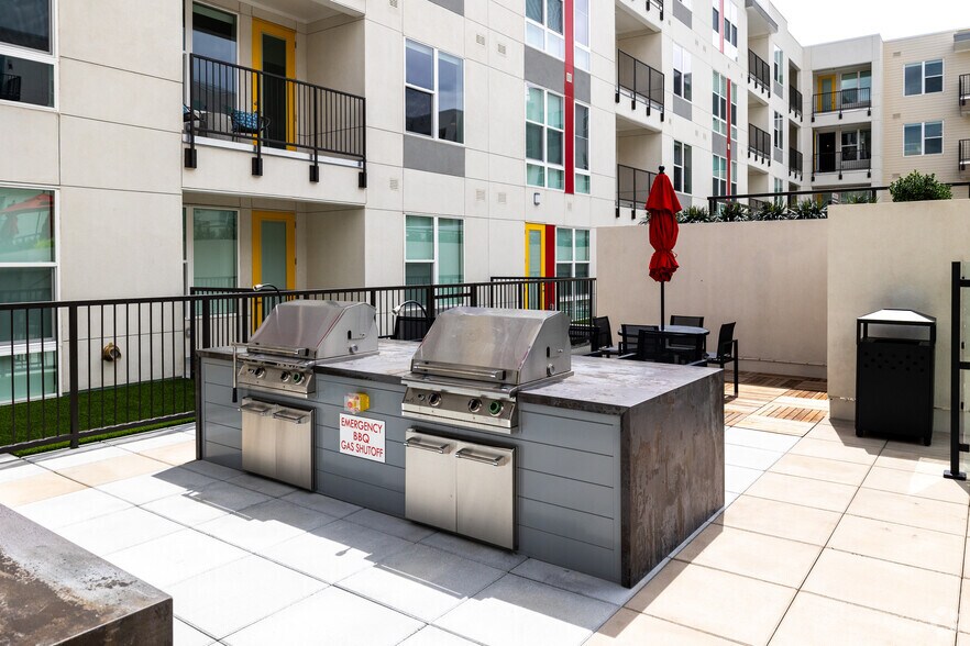 More Photos Of 655 S Sierra Madre St, Colorado Springs Apartments For Lease