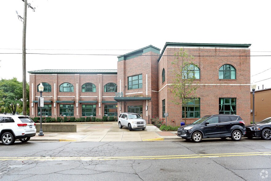 More Photos Of 209 W 6th St, Royal Oak Office Residential For Lease