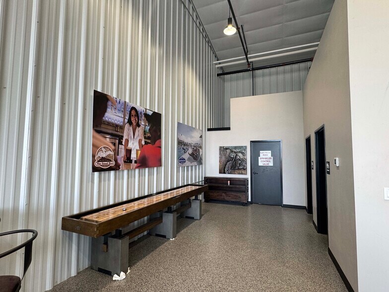 More Photos Of 360 Rancho Dr, Windsor Self Storage For Sale