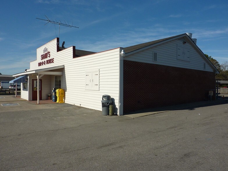 More Photos Of 202 West Blvd, Williamston Restaurant For Sale