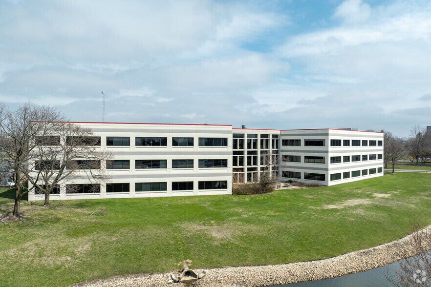 More Photos Of 387 Shuman Blvd, Naperville Medical For Lease