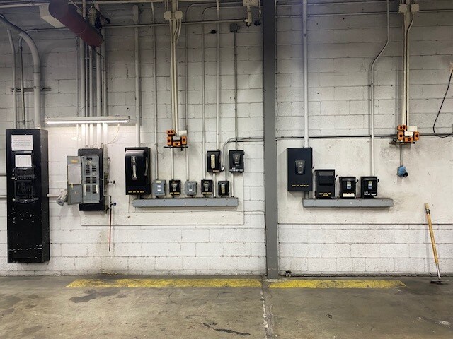 More Photos Of 955 E Diamond Ave, Evansville Manufacturing For Lease