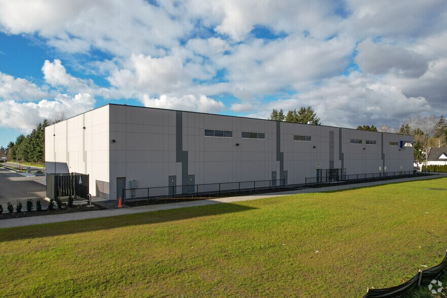 More Photos Of 17280 Heather Dr, Surrey Warehouse For Lease
