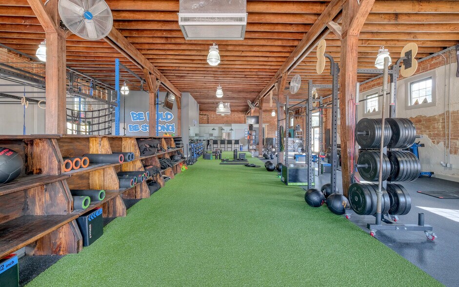 More Photos Of 2302 Main St, Waller Office For Sale