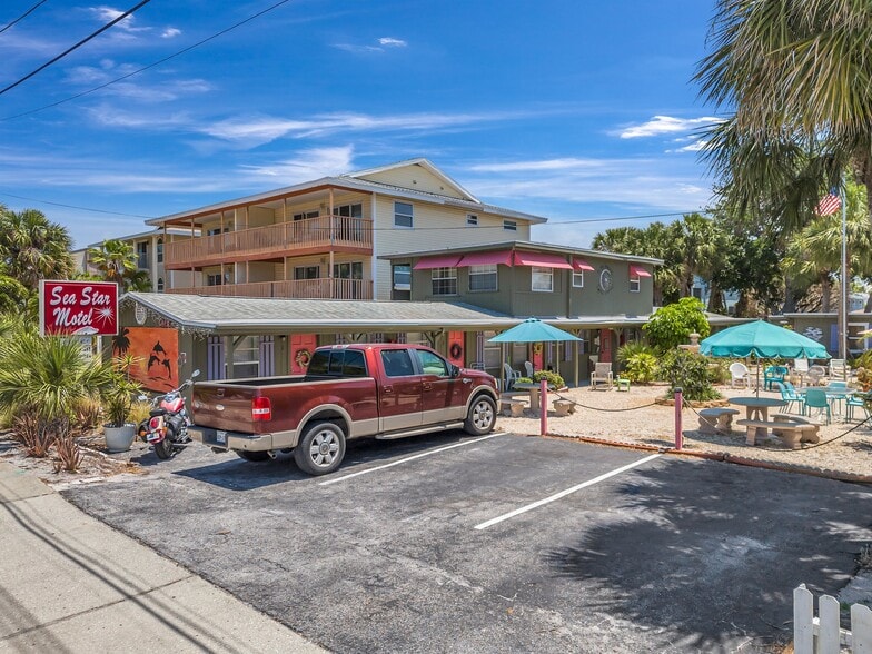 Primary Photo Of 1803 Gulf Blvd, Indian Rocks Beach Hotel For Sale