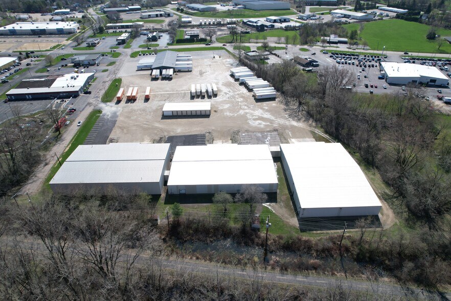More Photos Of 1121-1125 Larsen Rd, Fort Atkinson Warehouse For Lease