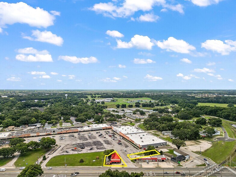 More Photos Of 324 S Main St, Wildwood Freestanding For Lease