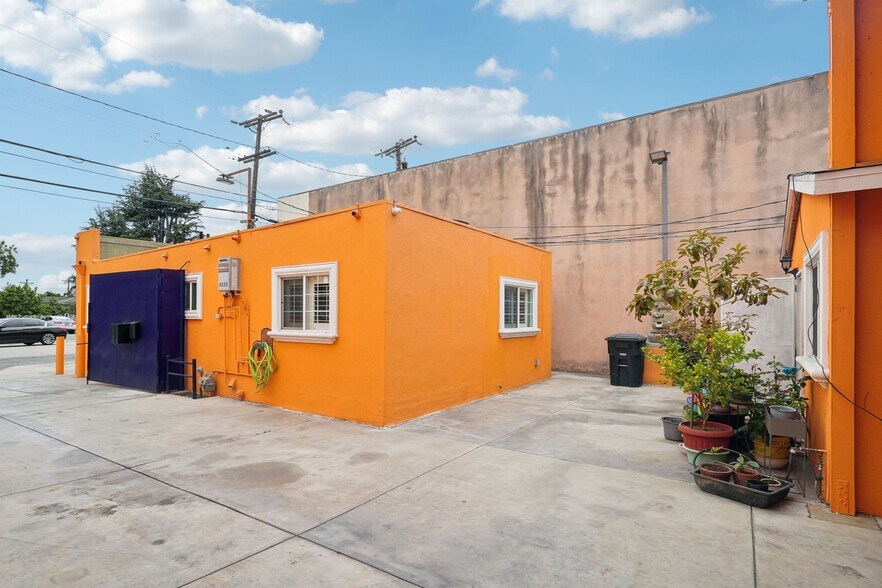 More Photos Of 10240 Atlantic Ave, South Gate Storefront For Sale