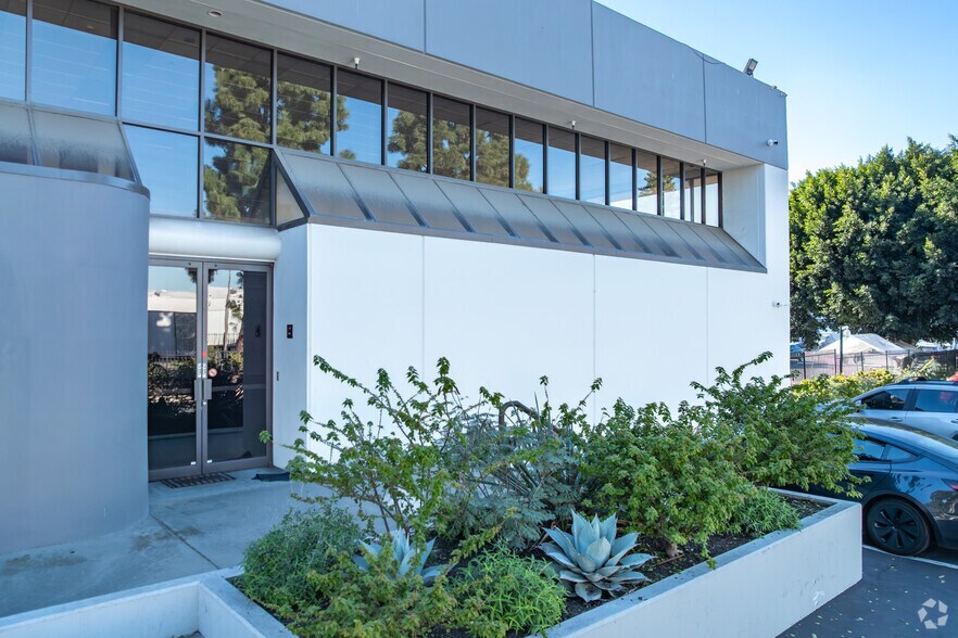 More Photos Of 2850 E El Presidio St, Long Beach Warehouse For Lease