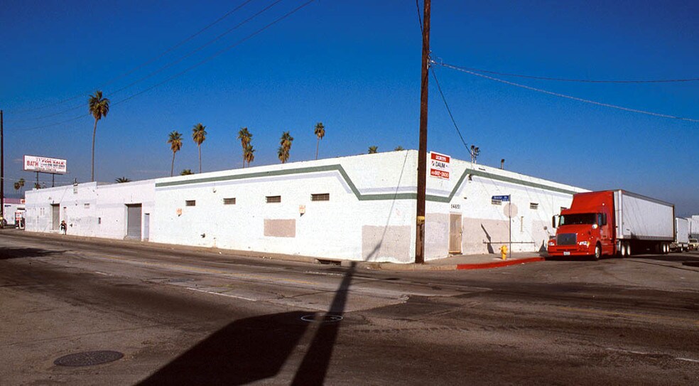 More Photos Of 14850 Calvert St, Van Nuys Service For Lease