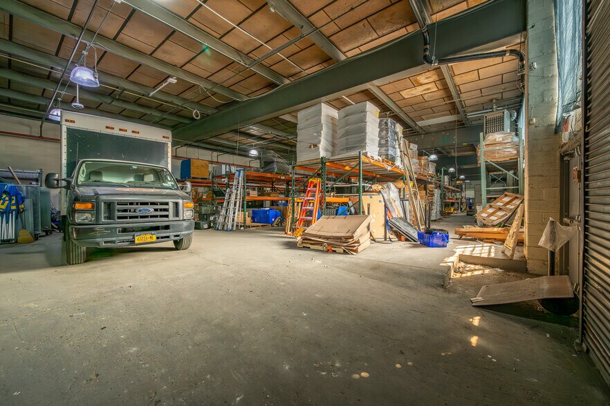 More Photos Of 4829 31st Pl, Long Island City Warehouse For Lease