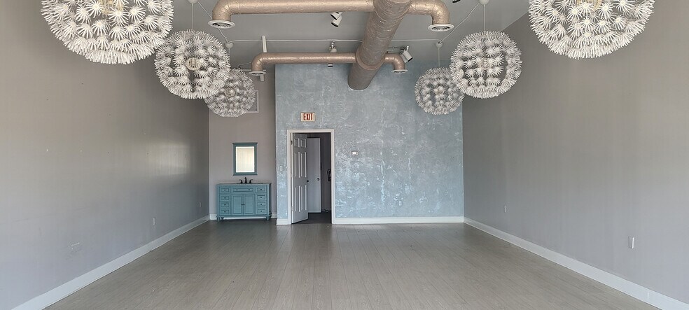 More Photos Of 301-329 10th Ave N, Jacksonville Beach Storefront For Lease