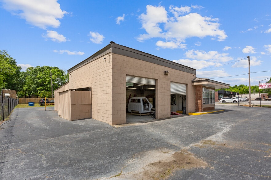 More Photos Of 1668 Atlanta Rd SE, Smyrna Auto Repair For Sale
