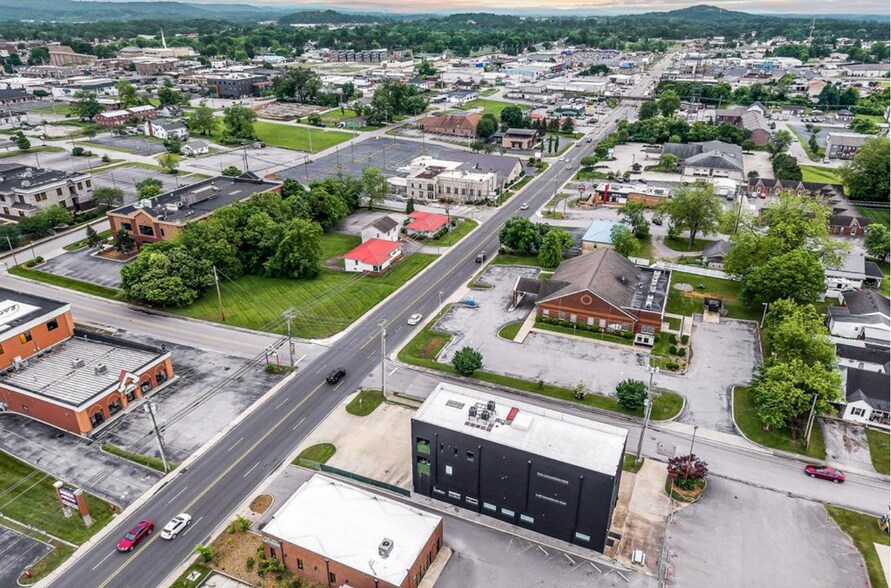 More Photos Of 404 N Willow Ave, Cookeville Office For Sale