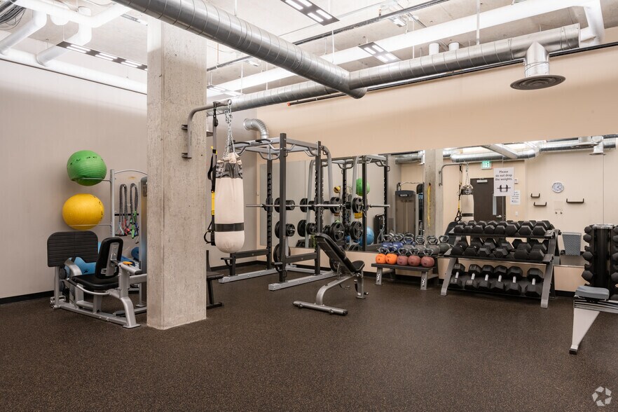 More Photos Of 102 N G St, Tacoma Apartments For Lease