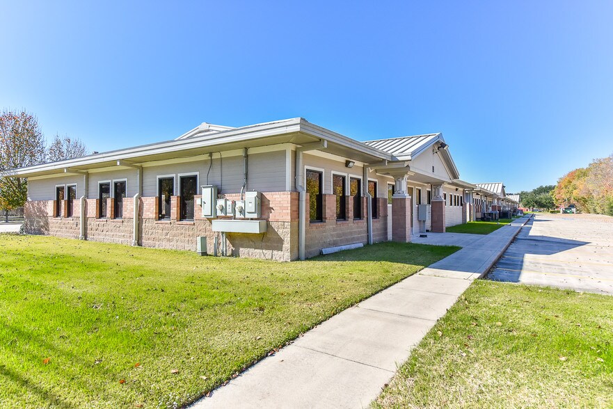 More Photos Of 5751 Blythewood St, Houston Unknown For Lease