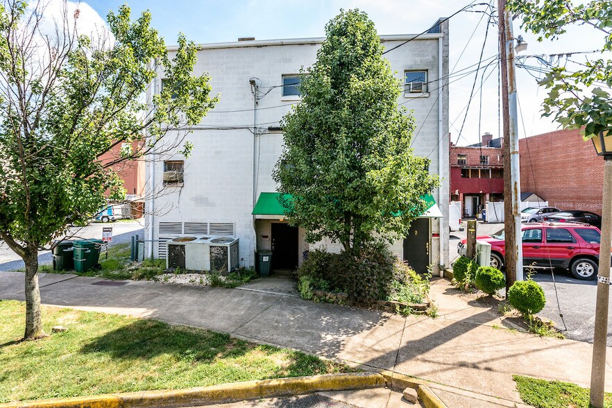 More Photos Of 411 W Main St, Waynesboro Restaurant For Sale