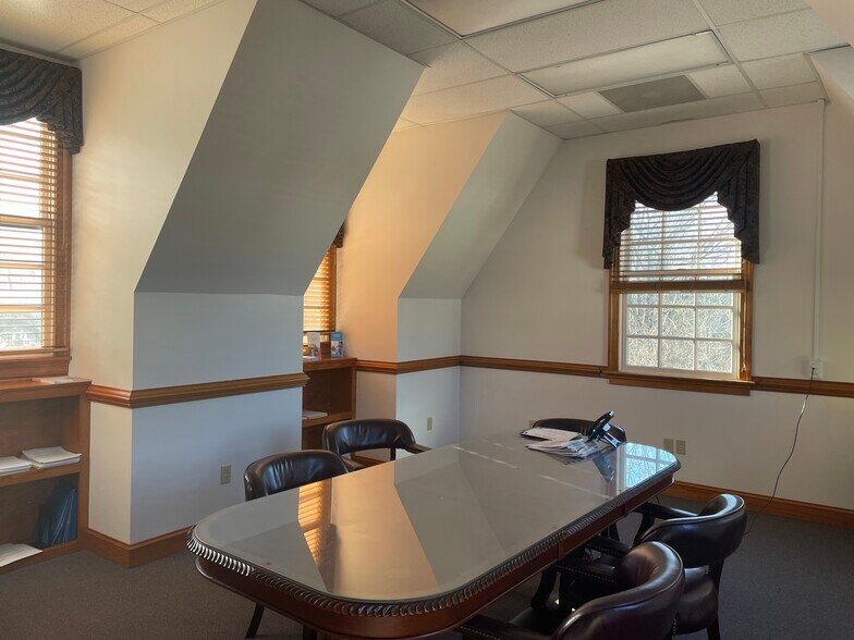 More Photos Of 7319 Martin St, Gloucester Office For Sale