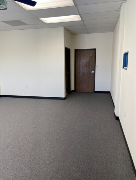 More Photos Of 7191 Arapahoe Rd, Boulder Warehouse For Lease