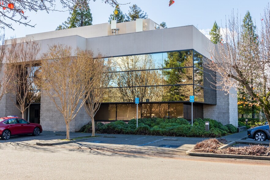 More Photos Of 8733 Lakewood Dr, Windsor Office For Sale