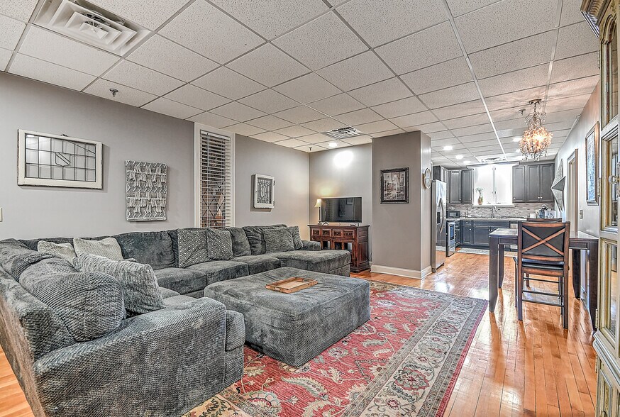 More Photos Of 220 Broad St, Kingsport Flex For Sale