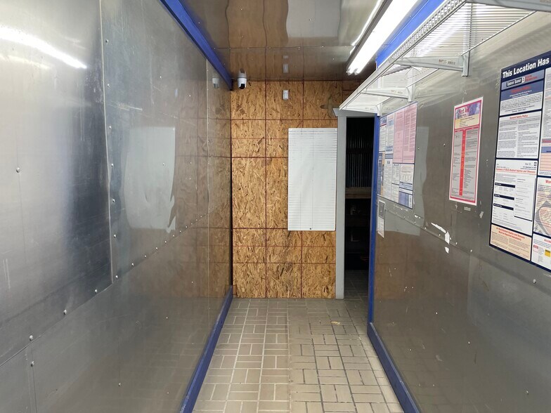 More Photos Of 433 S Main St, Swainsboro Showroom For Sale