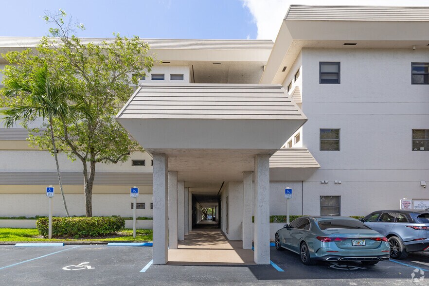 More Photos Of 2699 Stirling Rd, Fort Lauderdale Office For Lease