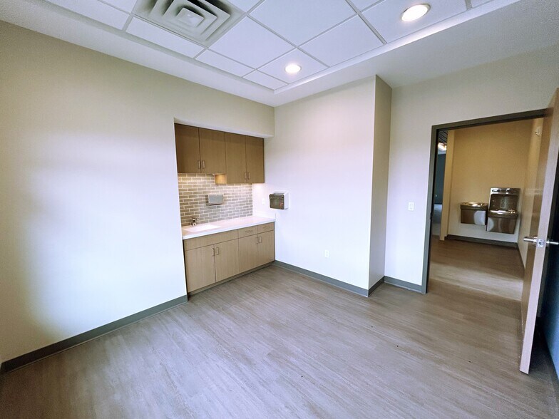 More Photos Of 3583 W 9800 S, South Jordan Medical For Lease